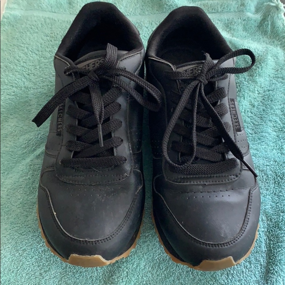 Sketchers sneakers